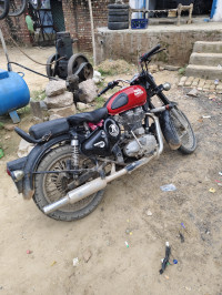 Red Royal Enfield Classic 350