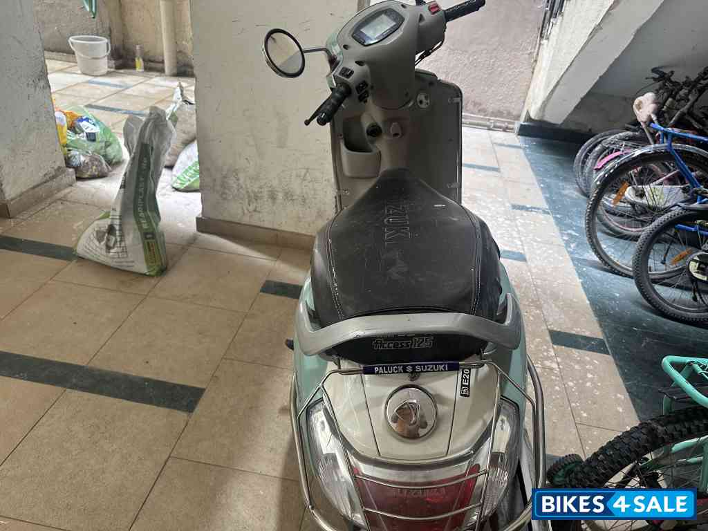 Ice Green +white Suzuki Access 125 Ride Connect Edition