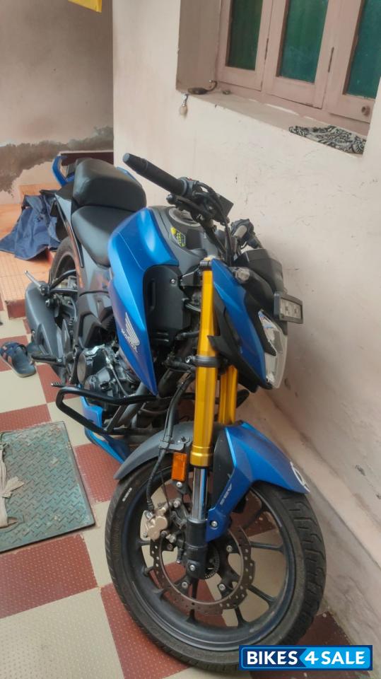 Blue Honda Hornet 2.0