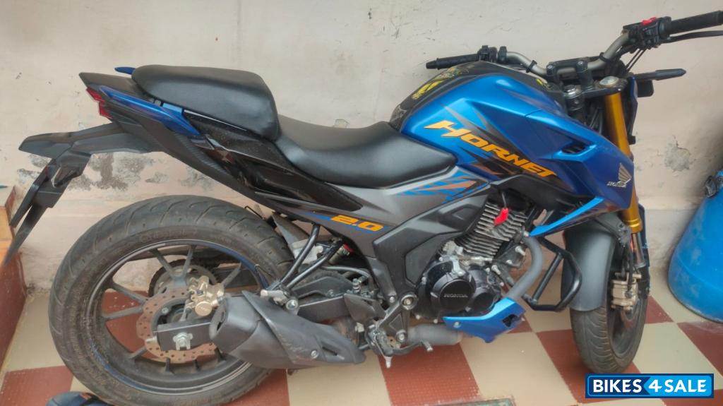 Blue Honda Hornet 2.0