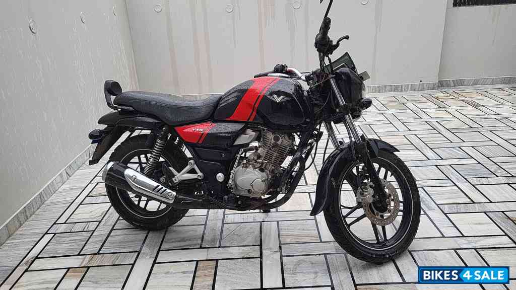 Bajaj V15
