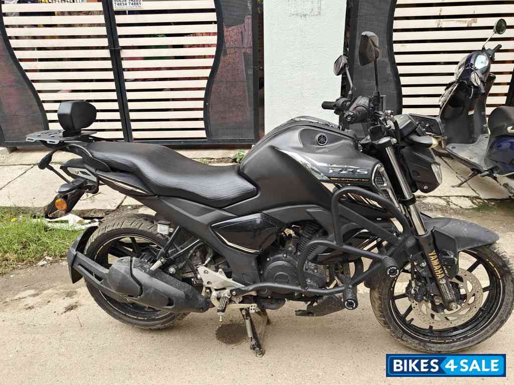 Black Yamaha FZ-S FI V3 BS6