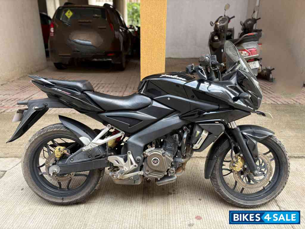 Black Bajaj Pulsar AS 200