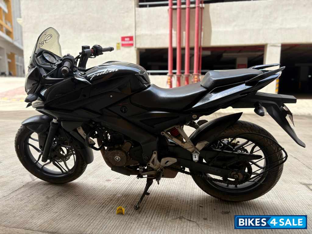 Black Bajaj Pulsar AS 200