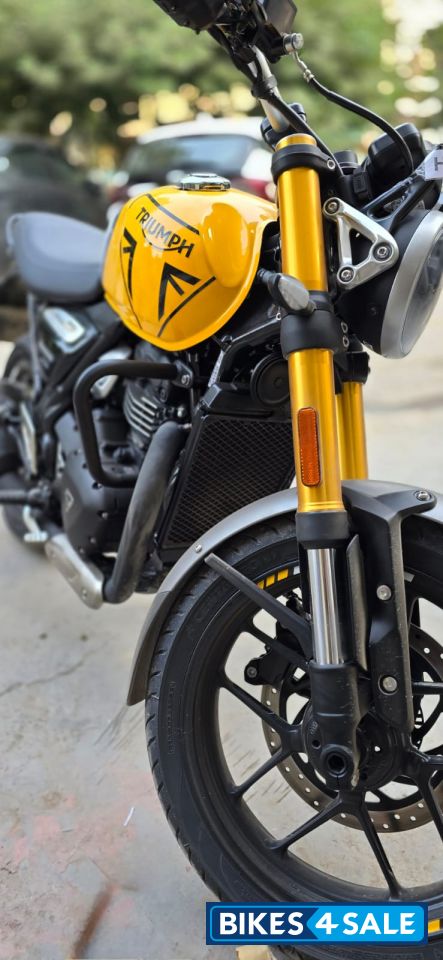 Yellow Triumph Speed 400 2025