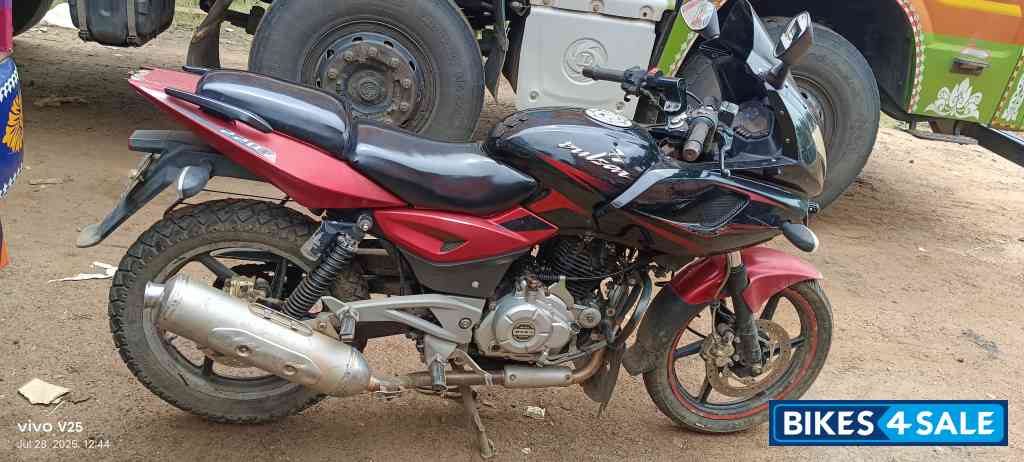 Bajaj Pulsar 220 DTSFi Bajaj Pulsar 220 DTSFi