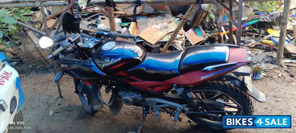 Bajaj Pulsar 220 DTSFi