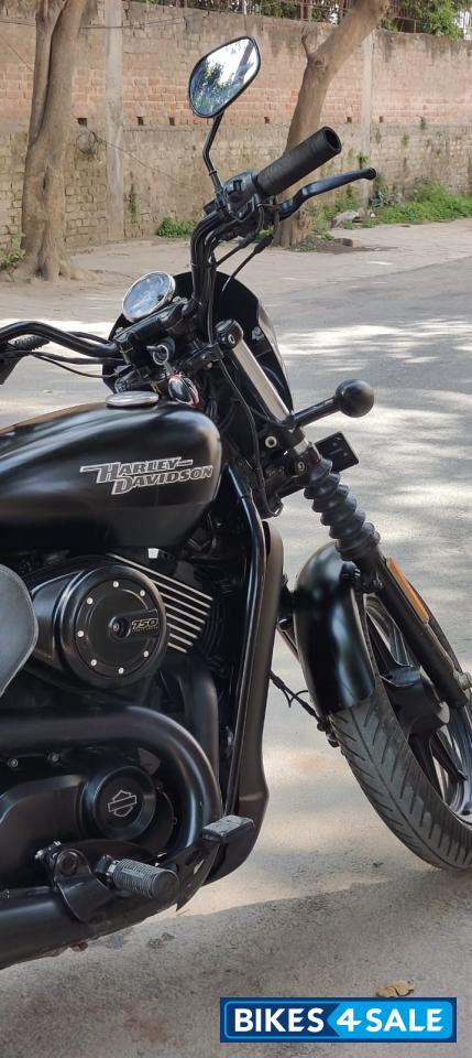 Black Harley Davidson Street 750