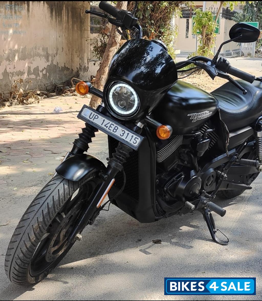 Black Harley Davidson Street 750