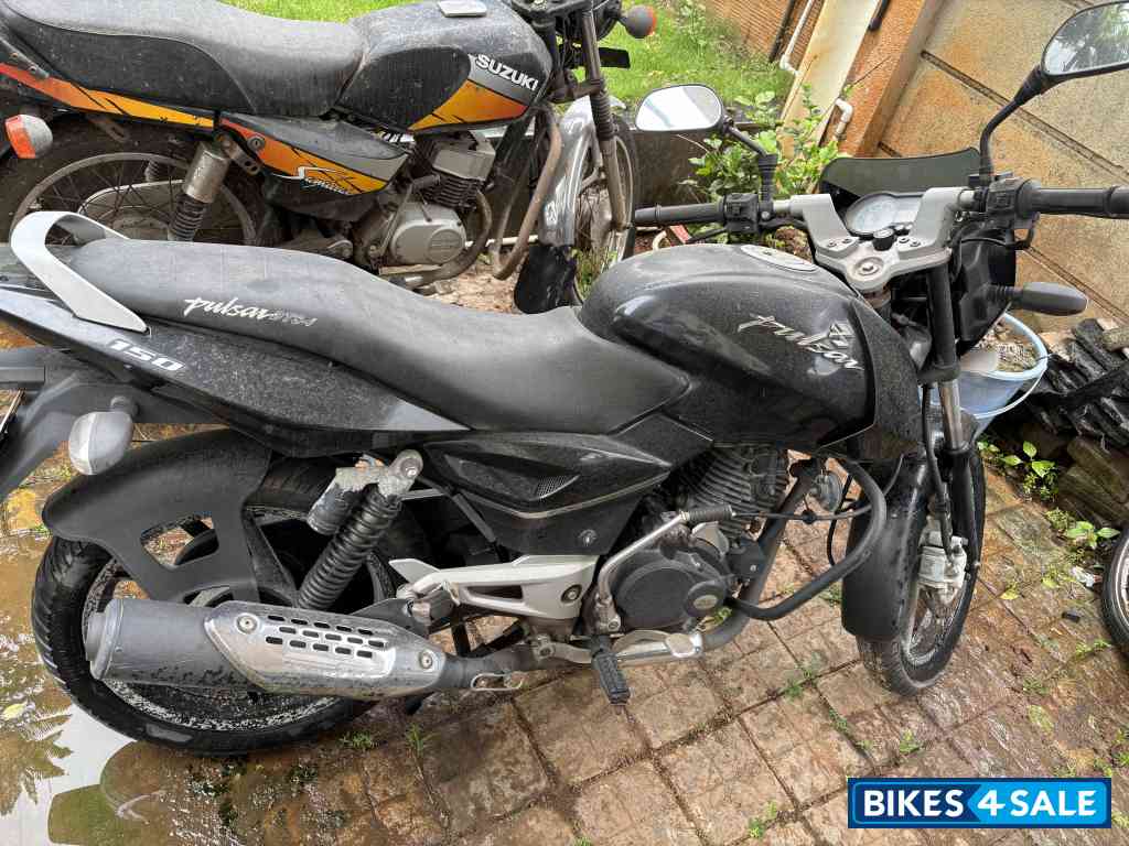 Black Bajaj Pulsar 150 DTSi
