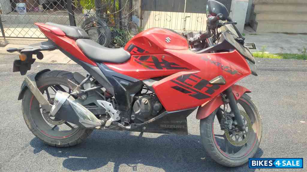 Red Suzuki Gixxer SF BS6 Red Suzuki Gixxer SF BS6