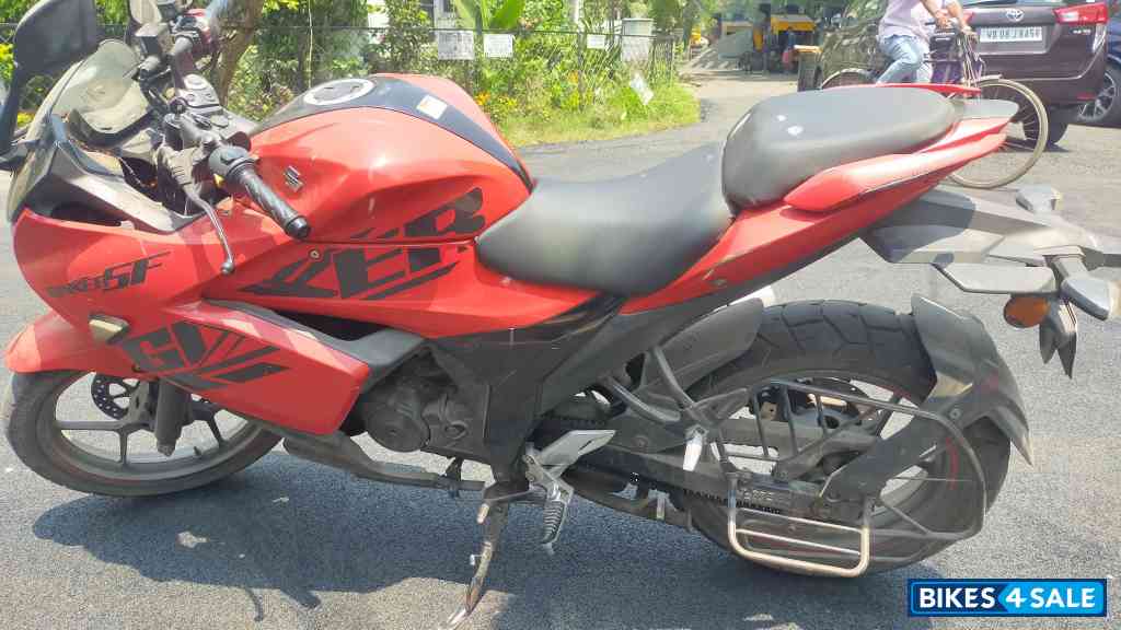 Red Suzuki Gixxer SF BS6 Red Suzuki Gixxer SF BS6