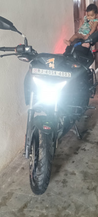 Black Bajaj Pulsar N160 Dual Channel ABS