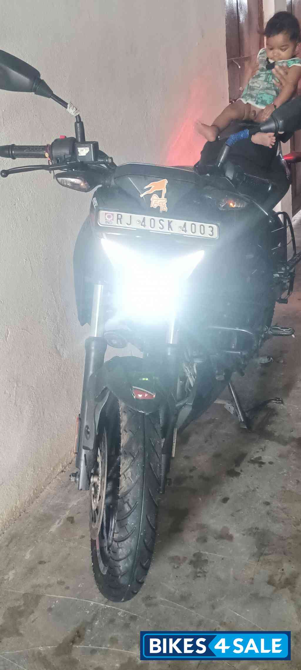 Black Bajaj Pulsar N160 Dual Channel ABS