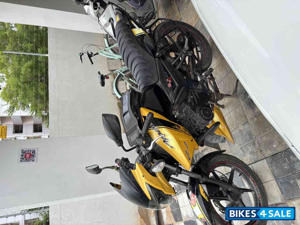 Yellow Black TVS Apache RTR 160