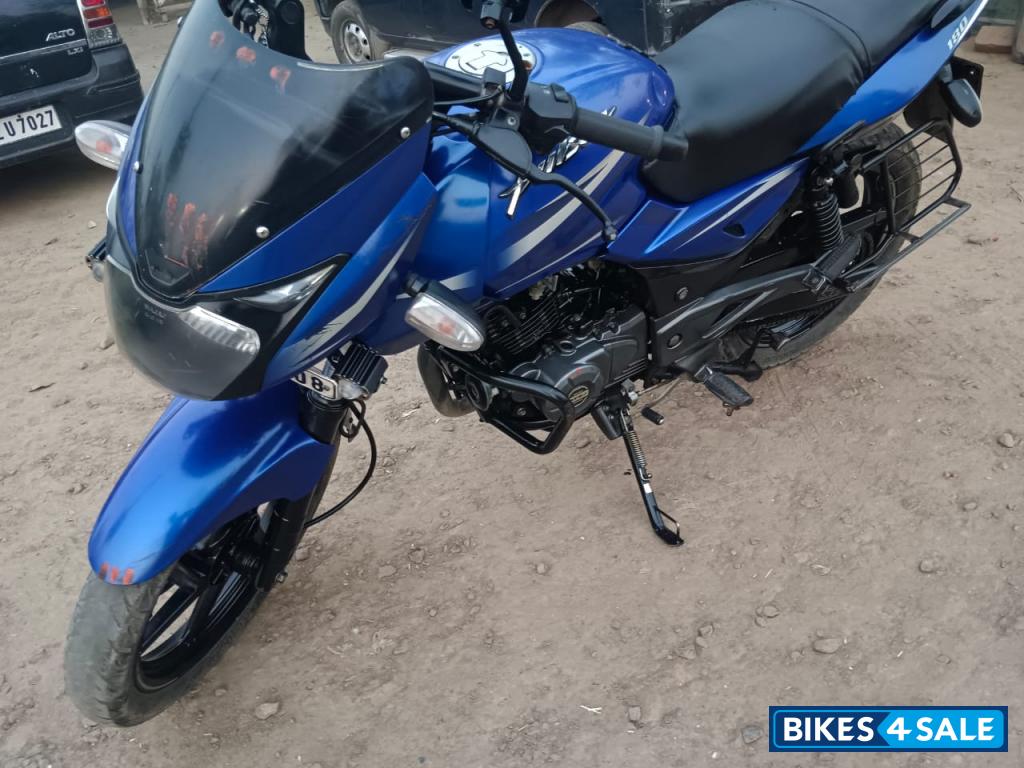Blue Bajaj Pulsar 180 DTSi