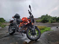 White & Orange KTM Duke 125