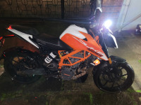 White & Orange KTM Duke 125