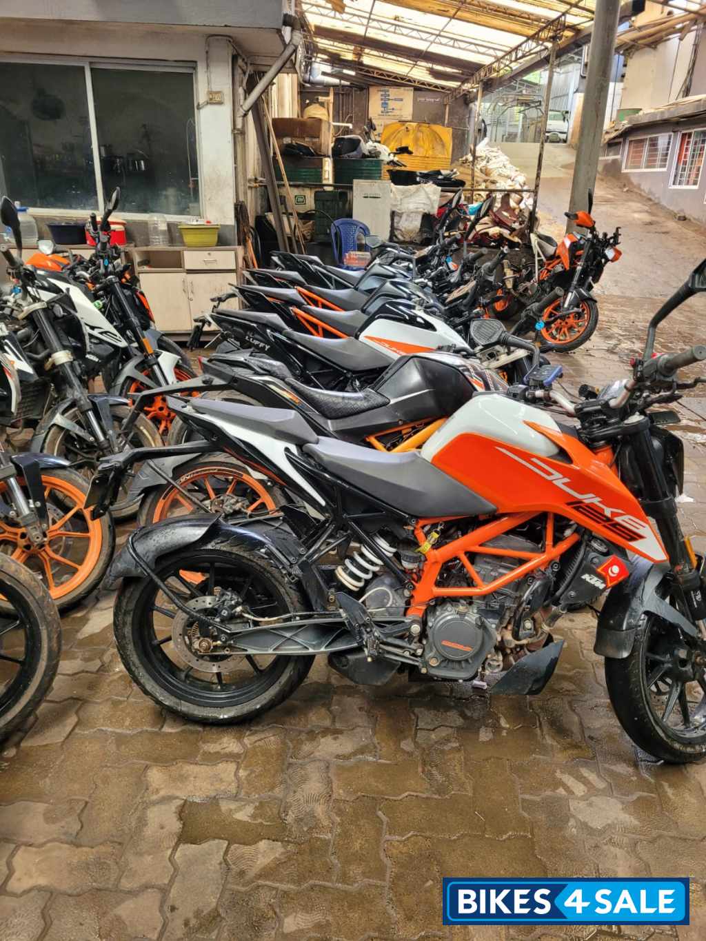 White & Orange KTM Duke 125