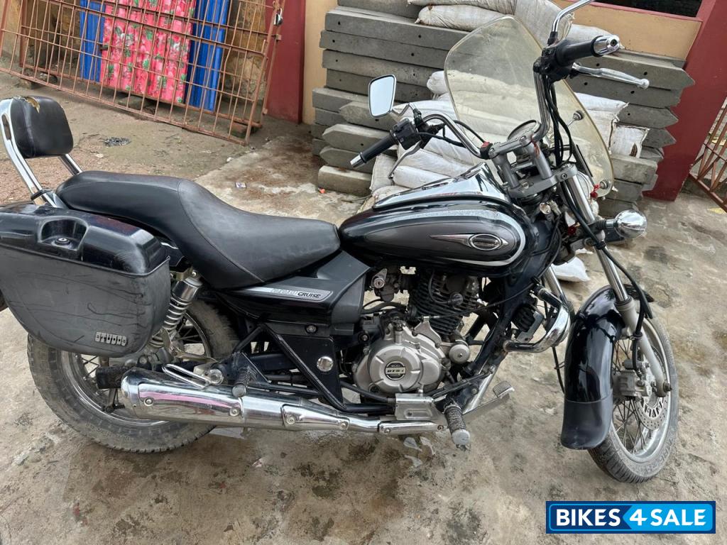 Black Bajaj Avenger Cruise 220