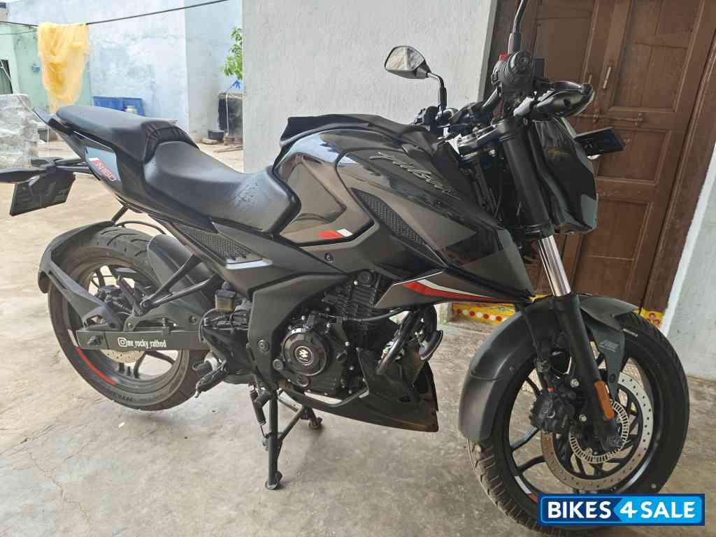 Black Bajaj Pulsar N160 Dual Channel ABS