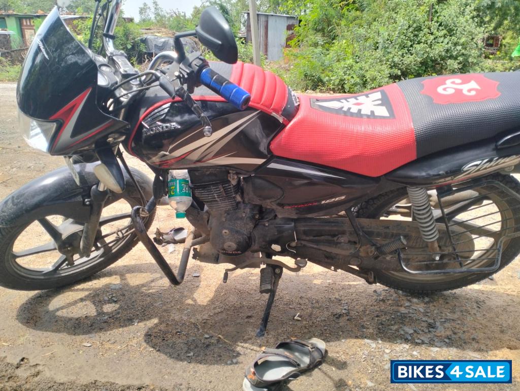 Black Honda CB Shine