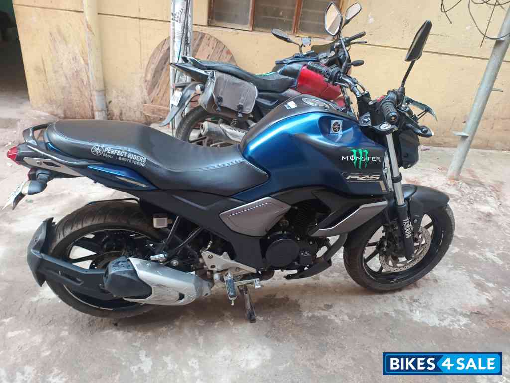 Blue Yamaha FZ-S FI V3