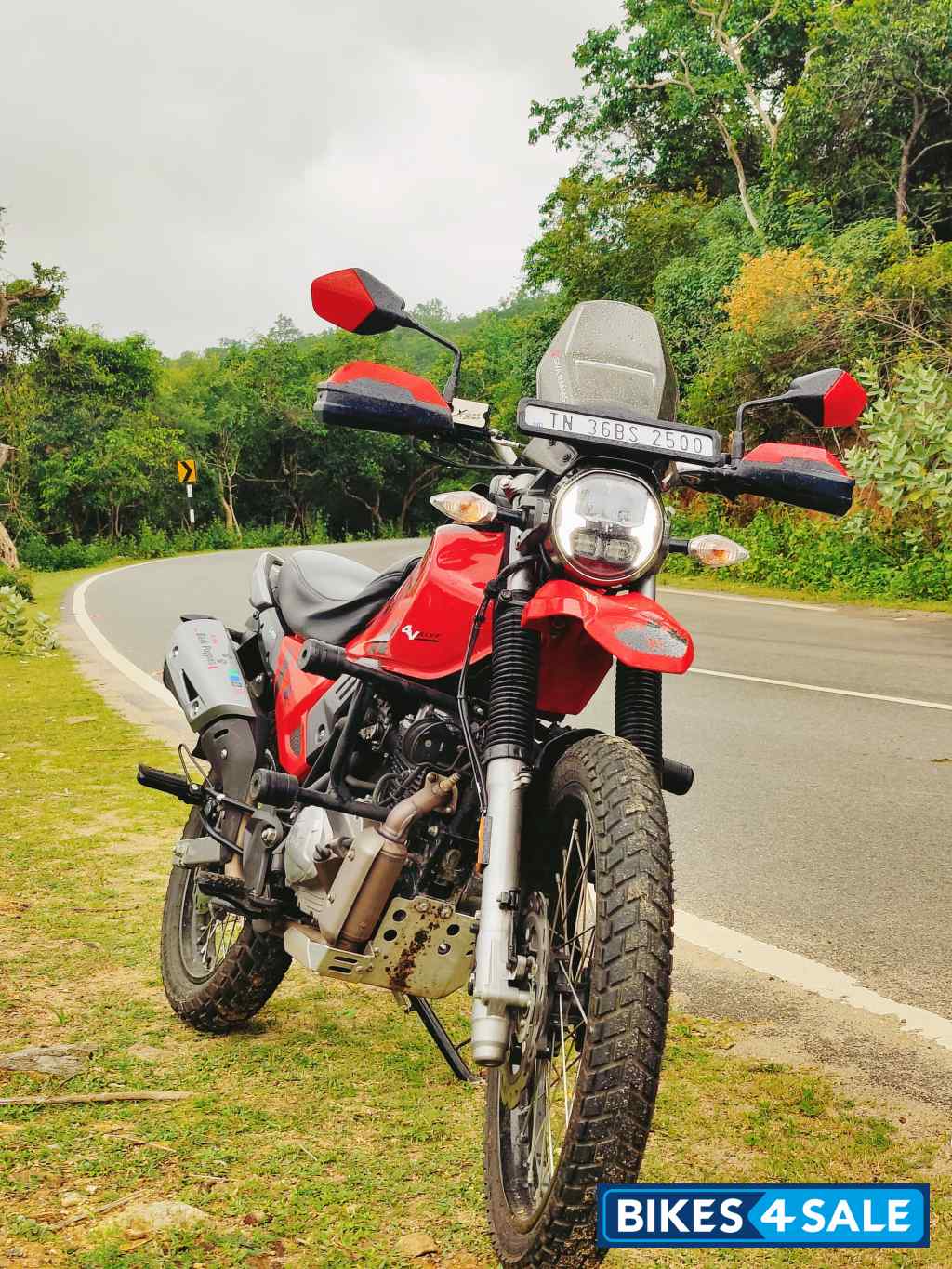 Sports Red And Bla Hero Xpulse 200 4V