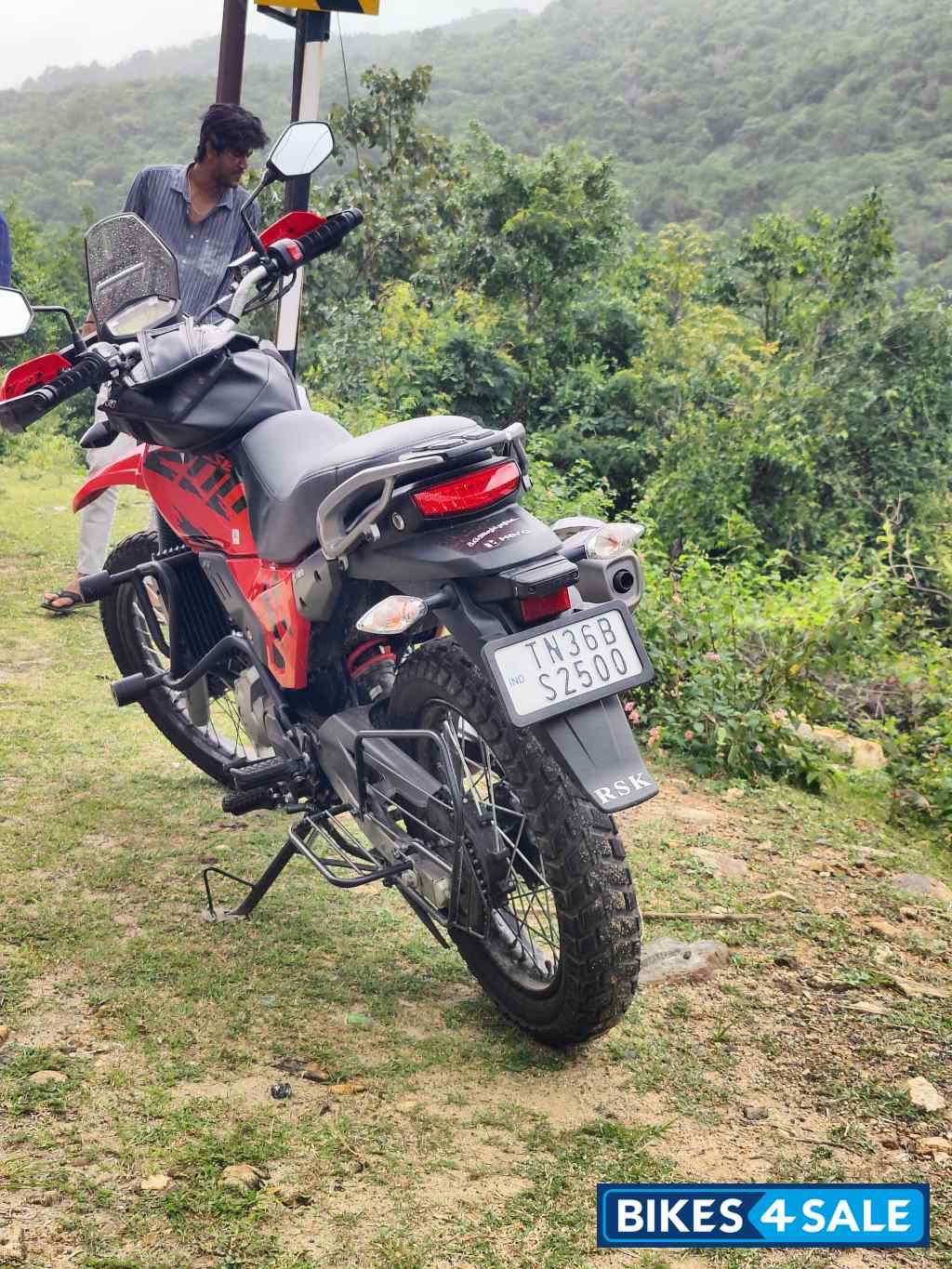 Sports Red And Bla Hero Xpulse 200 4V