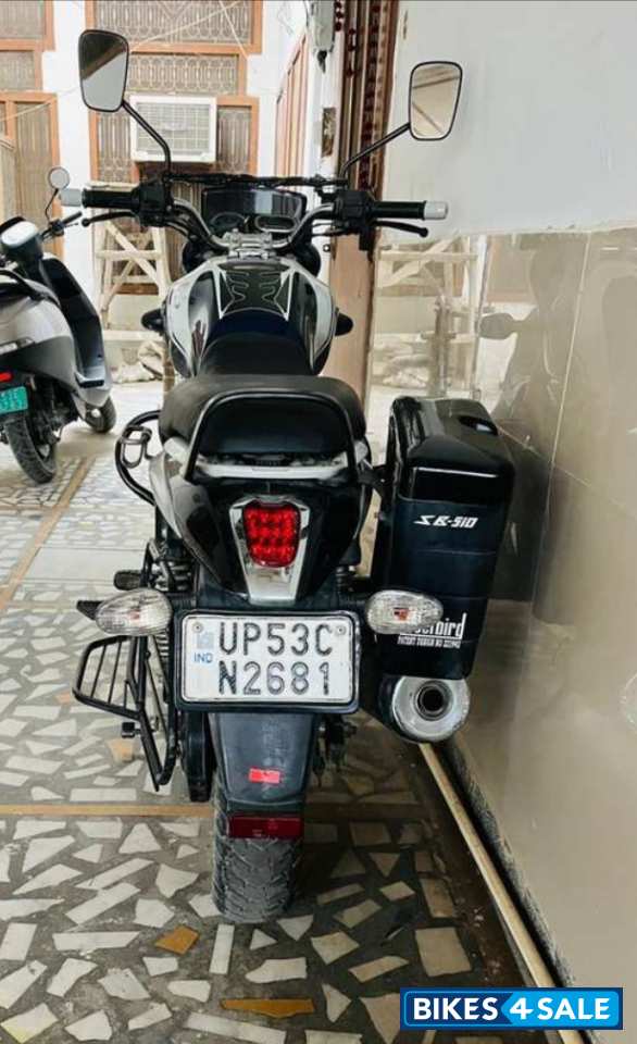 Bajaj V15