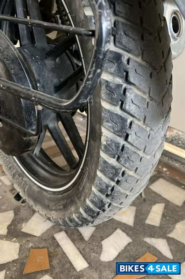 Bajaj V15