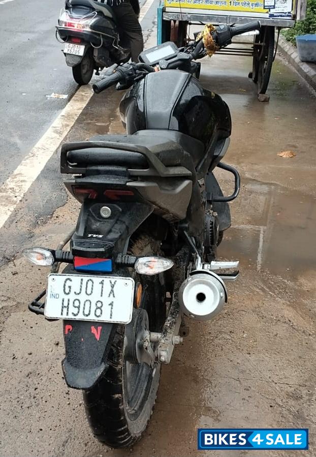 Black TVS Raider 125