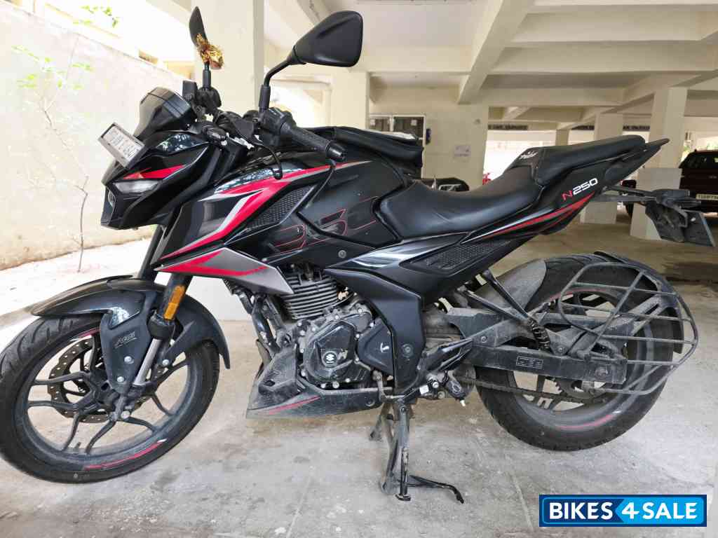 Bajaj Pulsar N250 Dual Channel ABS