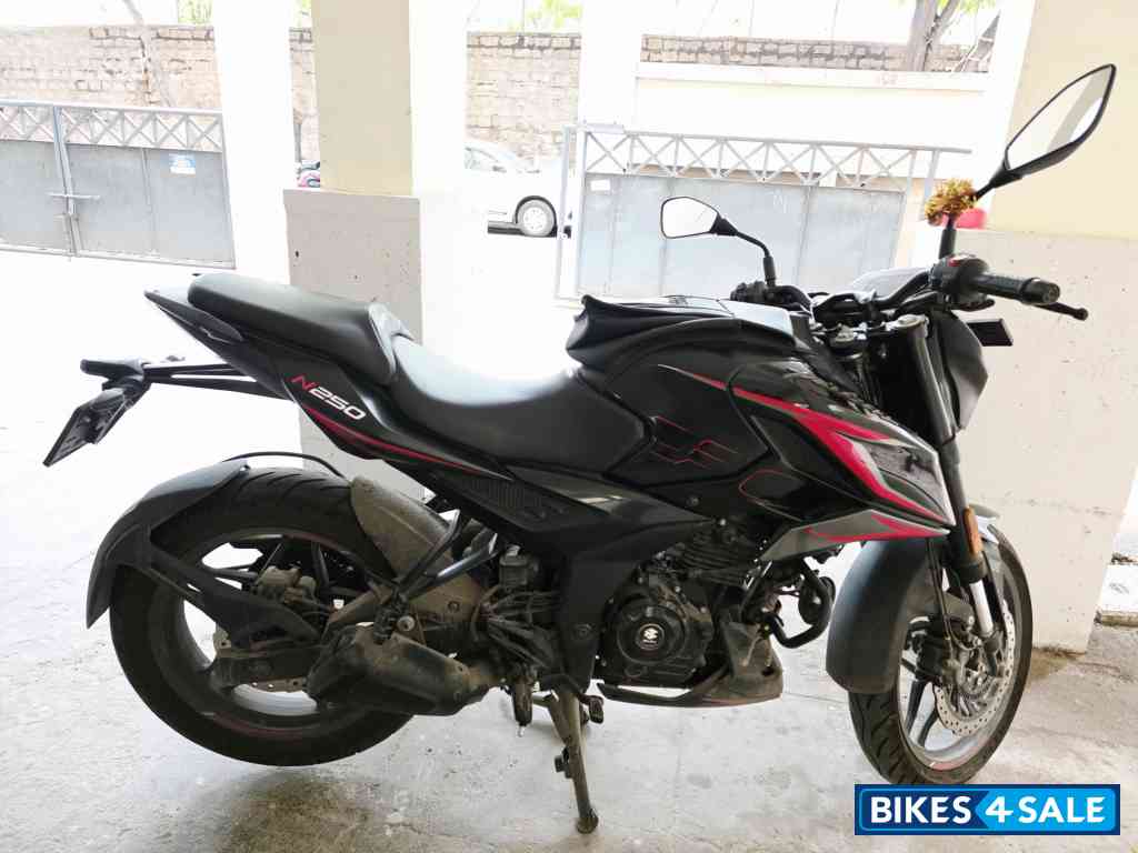 Bajaj Pulsar N250 Dual Channel ABS