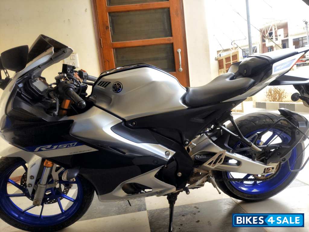 Yamaha R15M