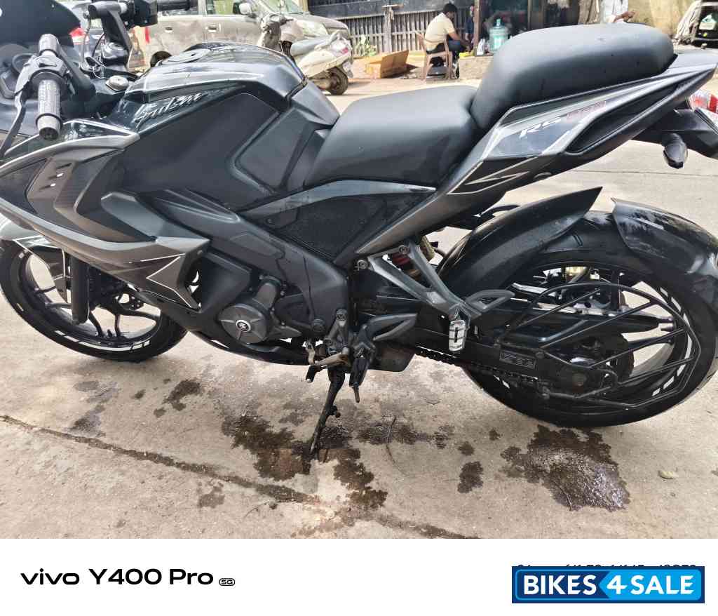 Black Bajaj Pulsar RS 200 ABS