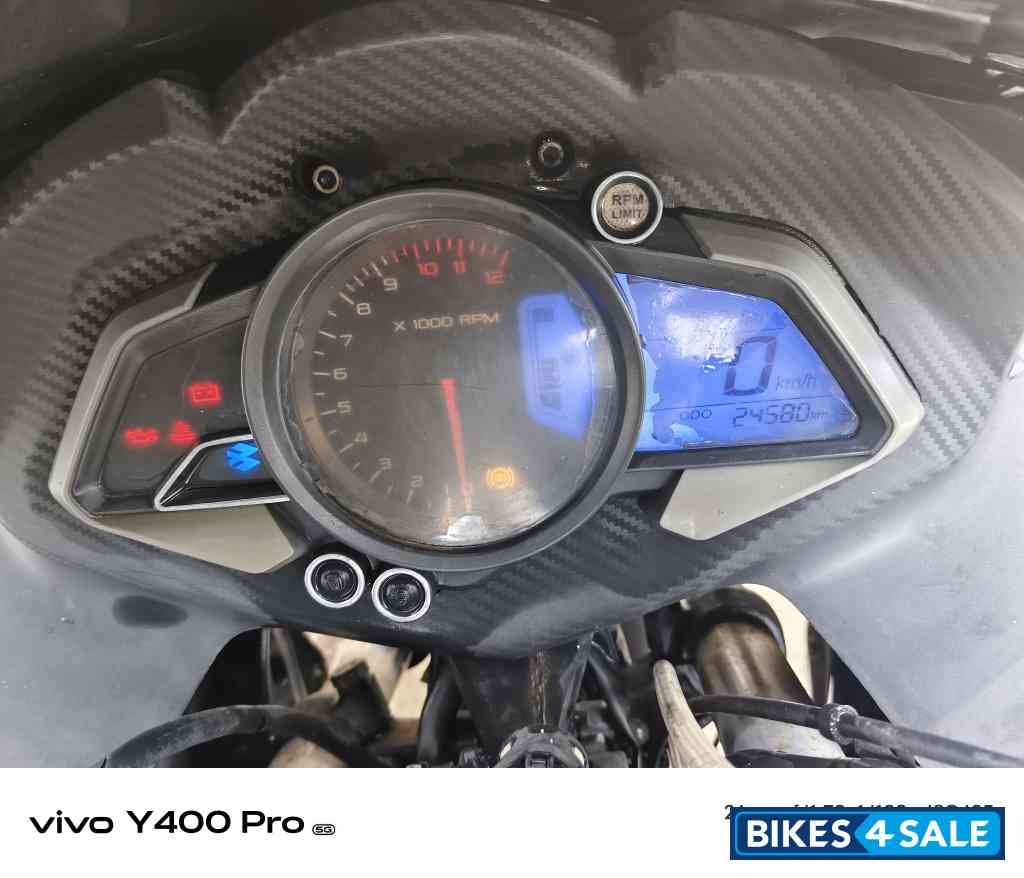 Black Bajaj Pulsar RS 200 ABS