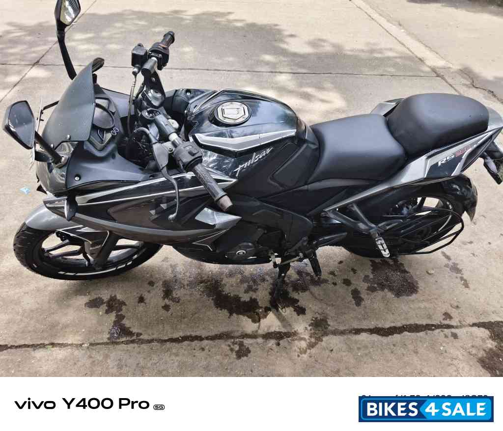Black Bajaj Pulsar RS 200 ABS