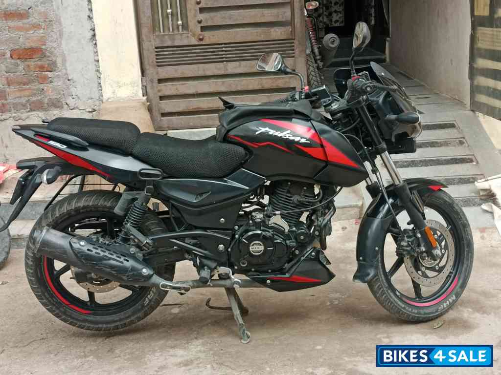 Matt Sparkle Black Bajaj Pulsar 180 DTSi