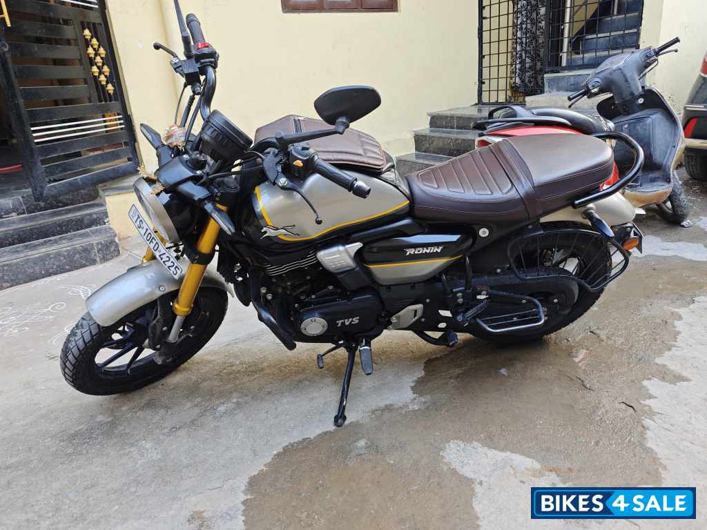 TVS Ronin TD