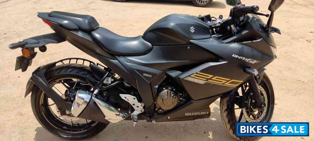 Matte Black Suzuki Gixxer SF 250 BS6
