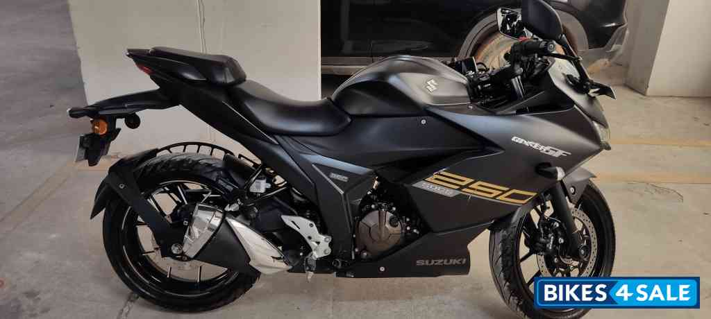 Matte Black Suzuki Gixxer SF 250 BS6