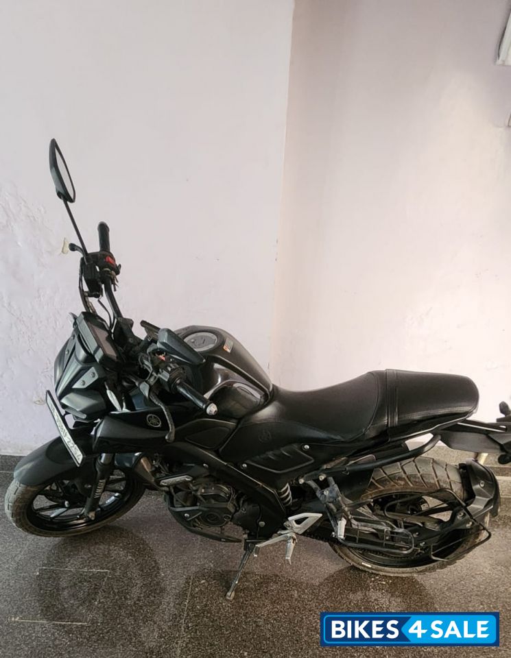 Black Yamaha MT-15