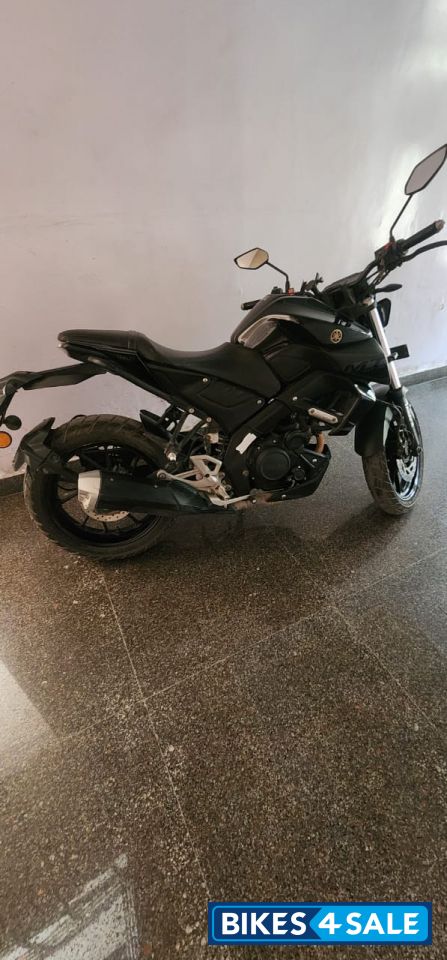 Black Yamaha MT-15