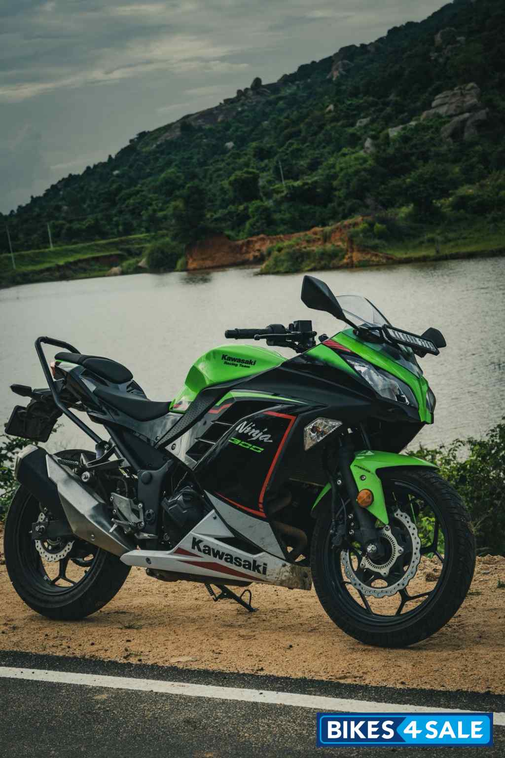 Kawasaki Ninja 300 BS6 2022