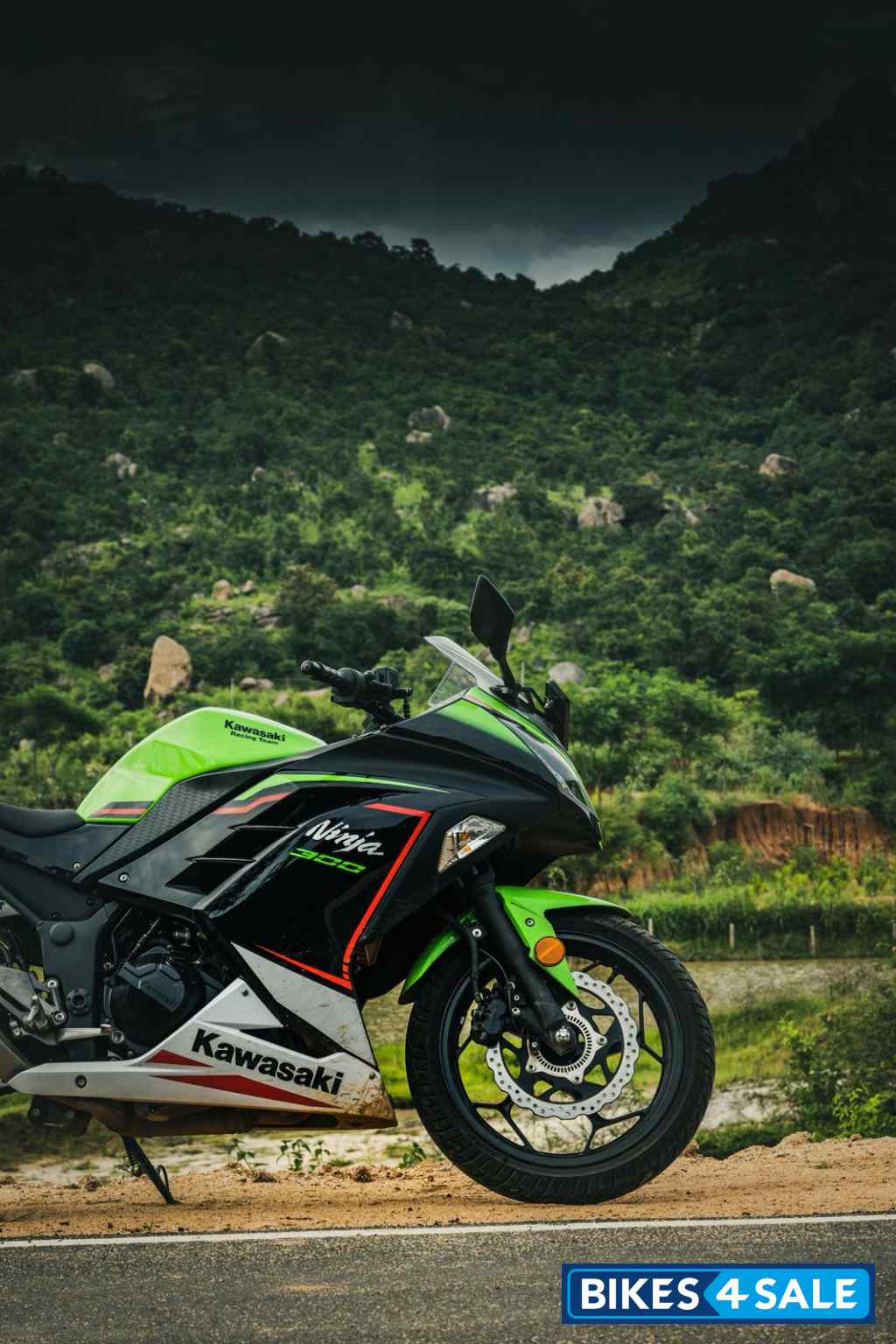 Kawasaki Ninja 300 BS6 2022