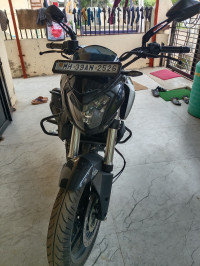 Sparkling Black Bajaj Dominar 250