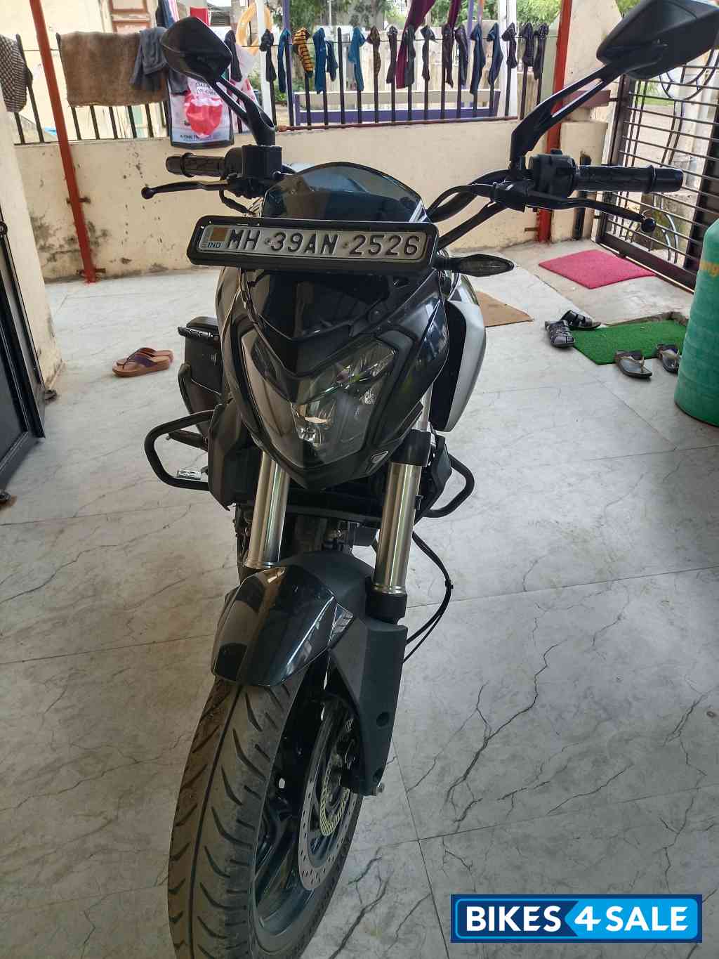 Sparkling Black Bajaj Dominar 250 Sparkling Black Bajaj Dominar 250