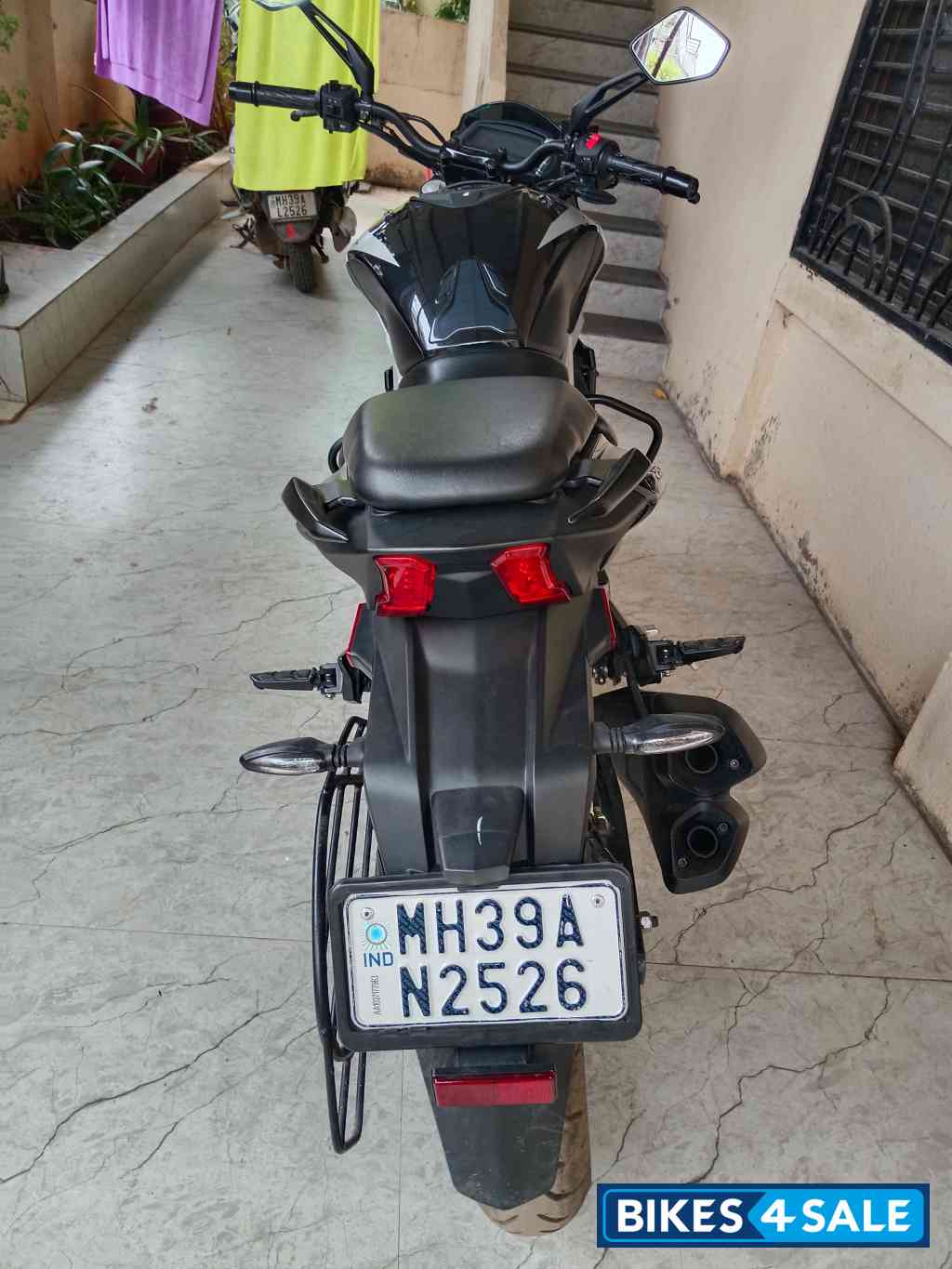 Sparkling Black Bajaj Dominar 250 Sparkling Black Bajaj Dominar 250