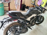 Sparkling Black Bajaj Dominar 250
